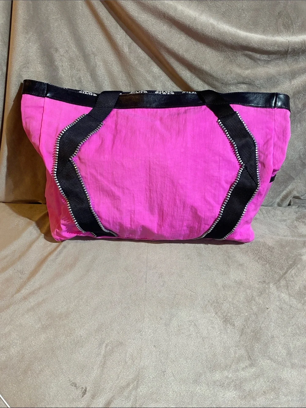 Kipling bold color